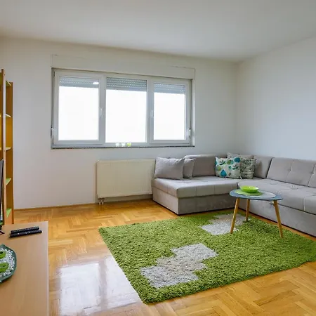 Апартаменты Apartman Green *